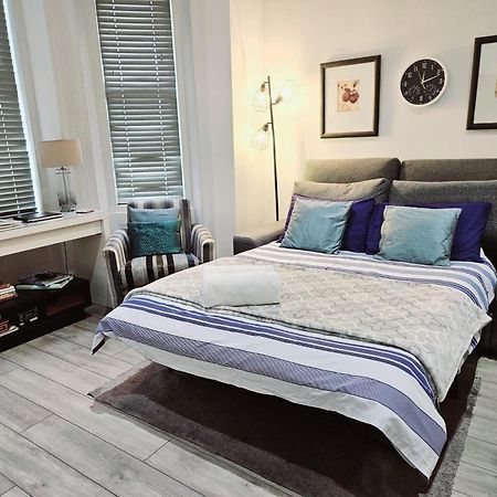 בורנמות' Stylish Apartment In Victorian Conversion Free Parking & Private Patio Close To Beach Town Centre & Bic מראה חיצוני תמונה