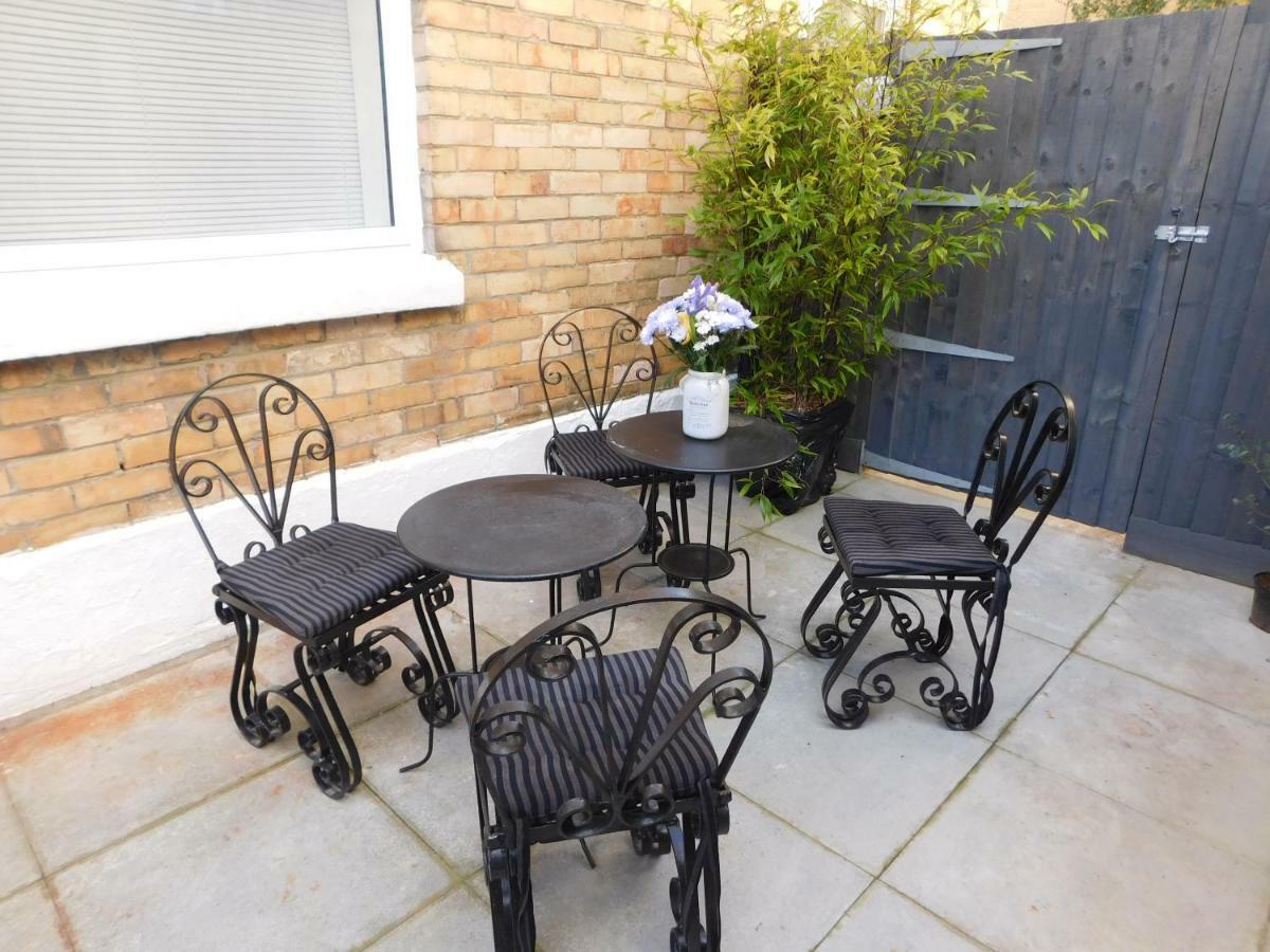 בורנמות' Stylish Apartment In Victorian Conversion Free Parking & Private Patio Close To Beach Town Centre & Bic מראה חיצוני תמונה